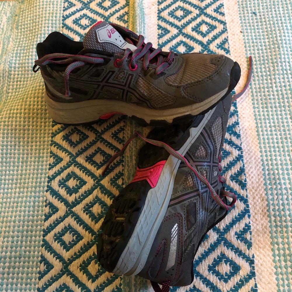 Good condition! ASICS gel running shoes